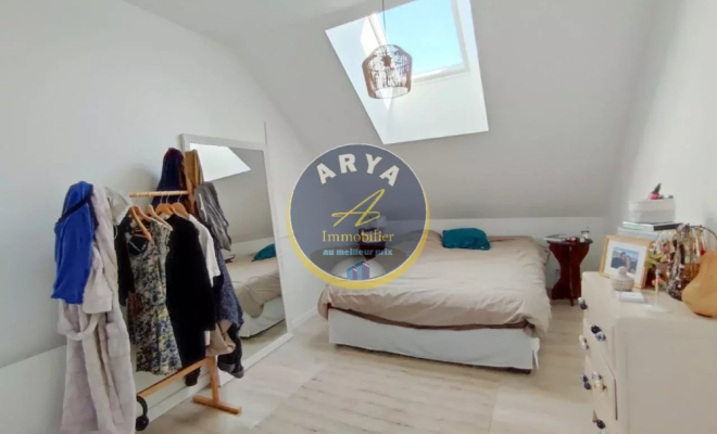 Jolie maison ancienne entièrement rénovée avec trois chambres et une grange, ARYA Immobilier, estimation gratuite sous 48h