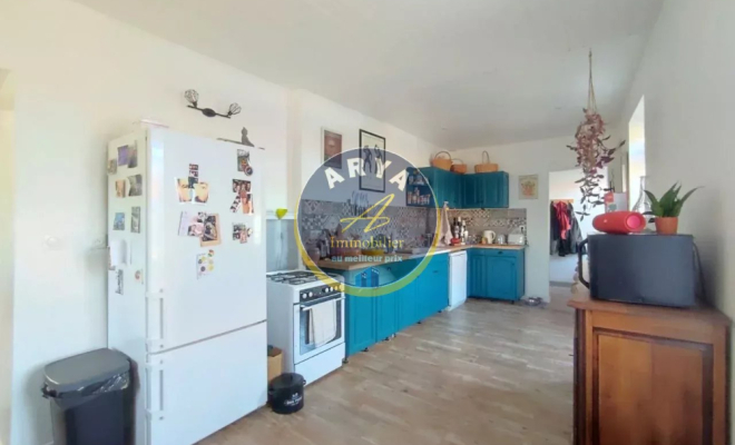Jolie maison ancienne entièrement rénovée avec trois chambres et une grange, ARYA Immobilier, estimation gratuite sous 48h