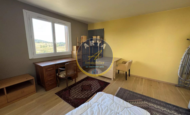 Maison avec vue dégagée, beaux volumes et nombreuses dépendances – Savigny-sous-Mâlain, ARYA Immobilier, estimation gratuite sous 48h