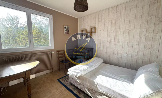 Maison avec vue dégagée, beaux volumes et nombreuses dépendances – Savigny-sous-Mâlain, ARYA Immobilier, estimation gratuite sous 48h