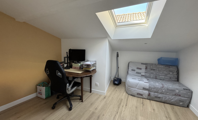 Chambre Maison en pierre avec cachet – 70 m² – Terrasse, patio et sous-sol garage – Fleurey-sur-Ouche