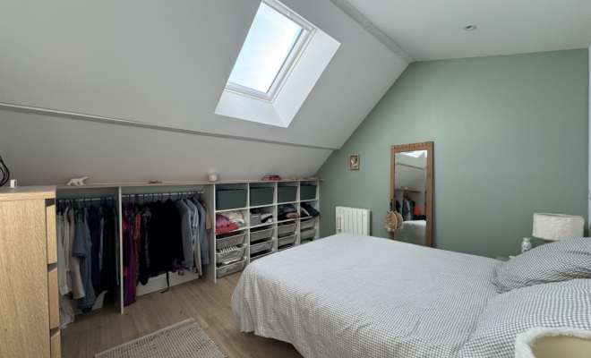 Maison en pierre avec cachet – chambre avec rangement intégré 70 m² – Terrasse, patio et sous-sol garage – Fleurey-sur-Ouche