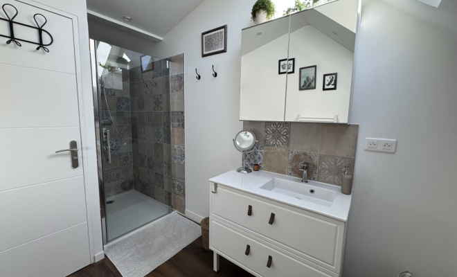 Maison en pierre avec cachet – 70 m² – Terrasse, patio et sous-sol garage – Fleurey-sur-Ouche