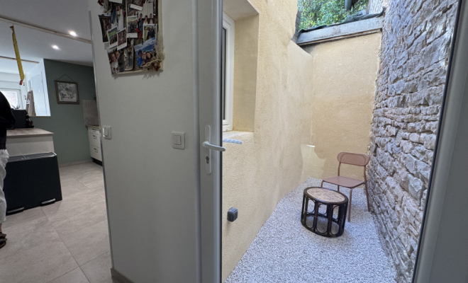 Maison en pierre avec cachet – 70 m² – Terrasse, patio et sous-sol garage – Fleurey-sur-Ouche, Dijon, ARYA Immobilier