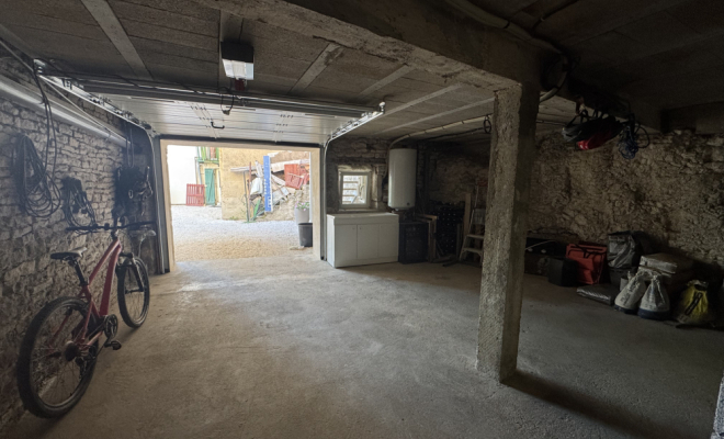 Maison en pierre avec cachet – Sous-sol garage atelier 70 m² – Terrasse, patio et sous-sol garage – Fleurey-sur-Ouche