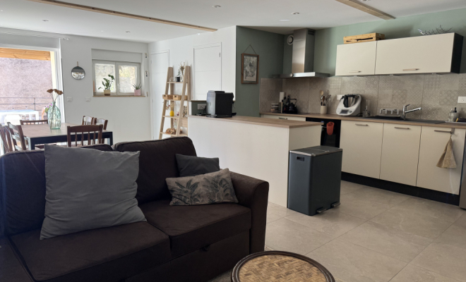 Maison en pierre avec cachet – 70 m² – Terrasse, patio et sous-sol garage – Fleurey-sur-Ouche