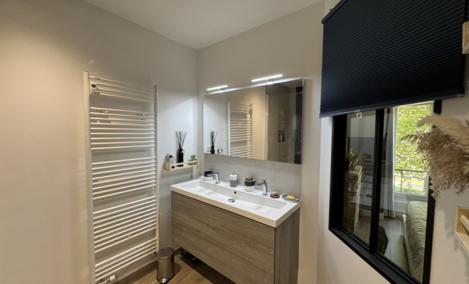 Salle de douche Plombières-Lès Dijon, 2 chambres, garage et combles proche Canal de Bourgogne Arya immobilier estimation gratuite sous 48h de votre appartement, maison ,terrain, grange, immeuble, local, etc.  accompagnement personnalisé projet de vente et à l'acquisition