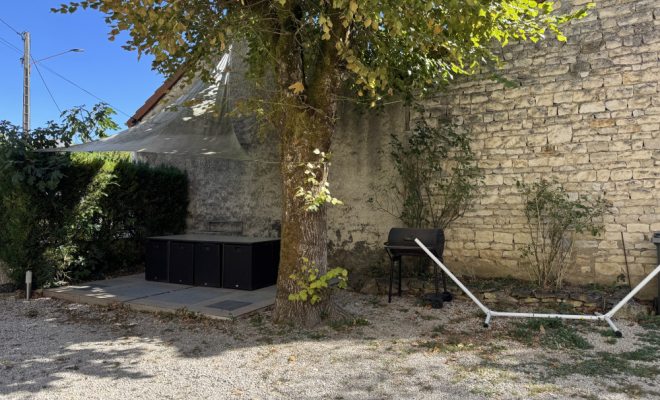 Cour commune fermée Plombières-Lès Dijon, 2 chambres, garage et combles proche Canal de Bourgogne Arya immobilier estimation gratuite sous 48h de votre appartement, maison ,terrain, grange, immeuble, local, etc.  accompagnement personnalisé projet de vente et à l'acquisition