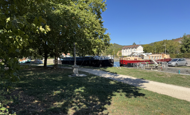 Deux pas du Canal de Bourgogne Plombières-Lès Dijon, 2 chambres, garage et combles proche Canal de Bourgogne Arya immobilier estimation gratuite sous 48h de votre appartement, maison ,terrain, grange, immeuble, local, etc.  accompagnement personnalisé projet de vente et à l'acquisition