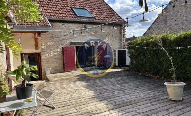 Charmante maison en pierre avec jardin et terrasse sans vis-à-vis — Ancey, ARYA Immobilier, estimation gratuite sous 48h