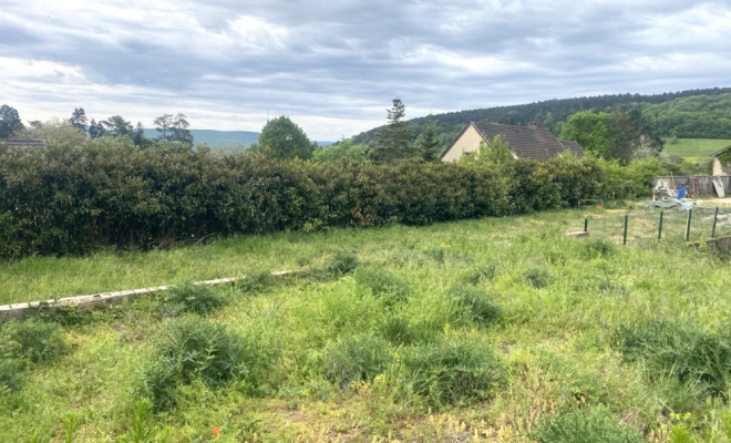 Beau terrain constructible de 2400 m2, avec Bellevue et au calme, situé à Mâlain, ARYA Immobilier, estimation gratuite sous 48h