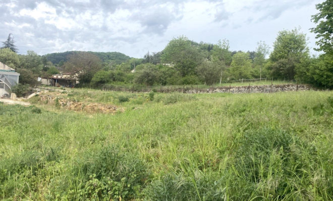 Beau terrain constructible de 2400 m2, avec Bellevue et au calme, situé à Mâlain, ARYA Immobilier, estimation gratuite sous 48h