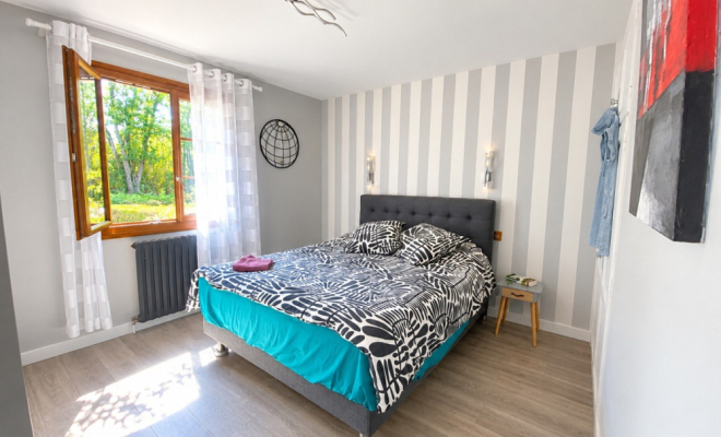 Belle maison de plain-pied  avec trois chambres, grande terrasse sans vis à vis, avec piscine et sous-sol complet, Fleurey-sur-Ouche, ARYA Immobilier, estimation gratuite sous 48h