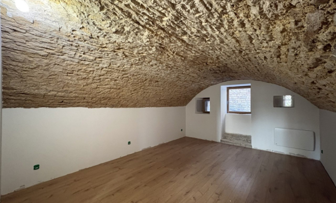 Maison de village en pierre entièrement rénovée, Dijon, ARYA Immobilier