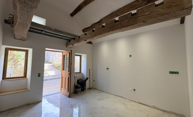 Maison de village en pierre entièrement rénovée, Dijon, ARYA Immobilier