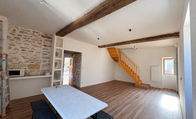 Maison de village en pierre entièrement rénovée, Dijon, ARYA Immobilier