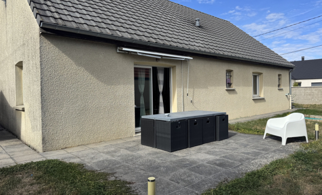 Terrasse Maison de plain-pied avec piscine et garage – Pasques Agence ARYA IMMOBILIER estimation gartuite de vos biens sous 48h maison, appartement, terrain, grange, etc