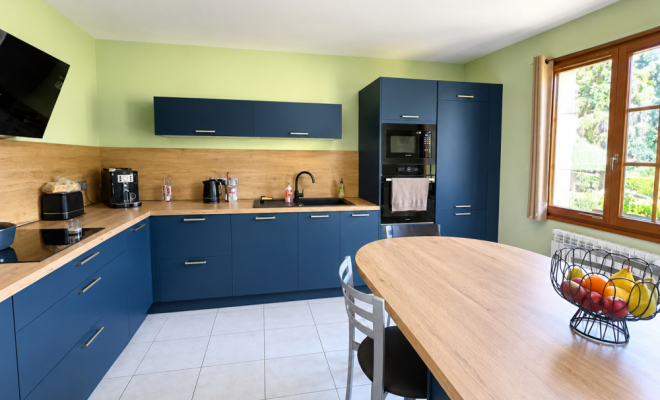 Belle maison de plain-pied  avec trois chambres, grande terrasse sans vis à vis, avec piscine et sous-sol complet, Fleurey-sur-Ouche, ARYA Immobilier, estimation gratuite sous 48h
