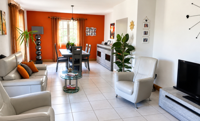 Belle maison de plain-pied  avec trois chambres, grande terrasse sans vis à vis, avec piscine et sous-sol complet, Fleurey-sur-Ouche, ARYA Immobilier, estimation gratuite sous 48h