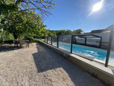 Belle demeure des années 1940, parfaitement rénovée, avec vue sur les collines, jardin, garage, piscine couverte chauffée à PLOMBIERES-LES-DIJON, Agence ARYA IMMOBILIER, Fleurey-sur-Ouche , estimation gratuite 