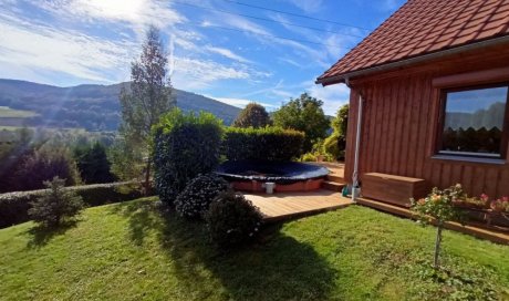 Très belle maison, au calme, terrasse avec piscine et vue panoramique sur la vallée de l’Ouche. ARYA IMMOBILIER, estimation gratuite