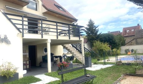 Belle maison d'architecte 175 m2, avec cinq chambres, belle terrasse, piscine, beau terrain au calme , 3 km de Fleurey-sur-Ouche, ARYA IMMOBILIER
