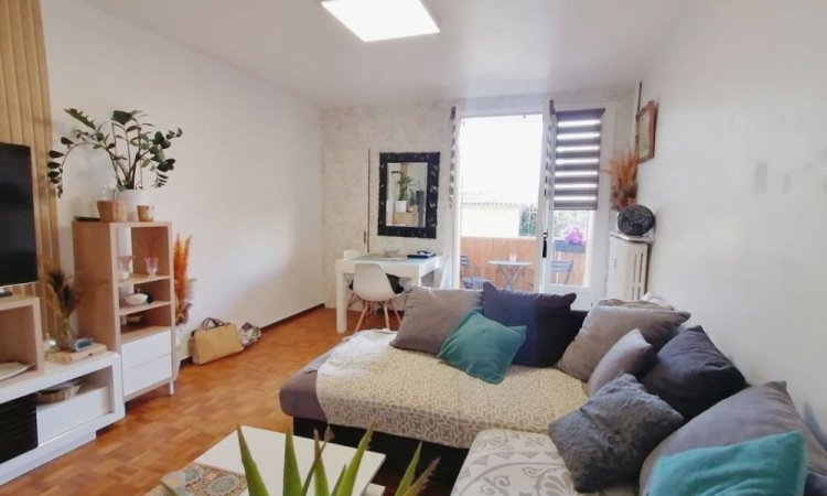 Bel appartement au calme, lumineux , en bon état, deux chambres, balcon, à Dijon quartier Bourroches, ARYA IMMOBILIER, Estimation gratuite sous 48h