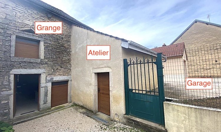 Ensemble des dépendances, Maison en pierres à LANTENAY , grande grange et dépendances et garage, , 4 km de Fleurey-sur-Ouche, ARYA IMMOBILIER , estimation gratuite.